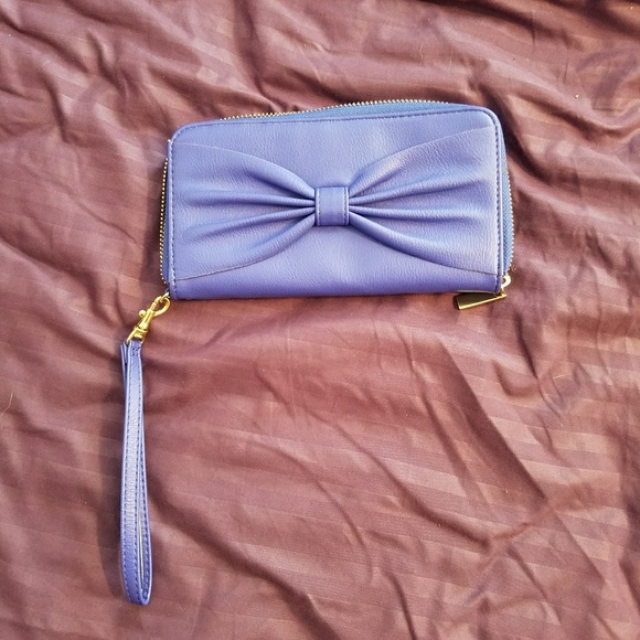 Mossimo Supply Co. Handbags - ⭕ 5/10 Mossimo Clutch